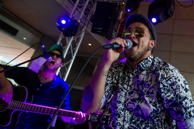 Künster und Musiker aus Südamerika stellen auf dem Mercado Latino ihr Können zur Schau