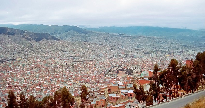 #viventurameets: Sozialprojekte in Bolivien. Tolle Aussicht über die beeindruckende Stadt La Paz. Es fehlt noch an Grünflächen. WWF tut etwas dafür.